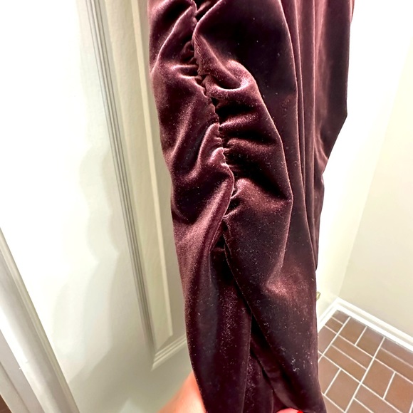 GAP Maternity velvet midi dress with ruched sides and short sleeves.  Sz S - Picture 4 of 7